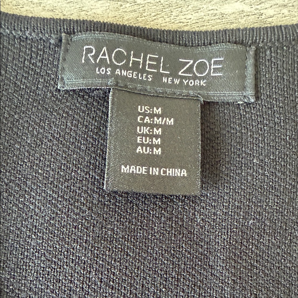 Elegant Black Sleeveless Top - Picture 5 of 6